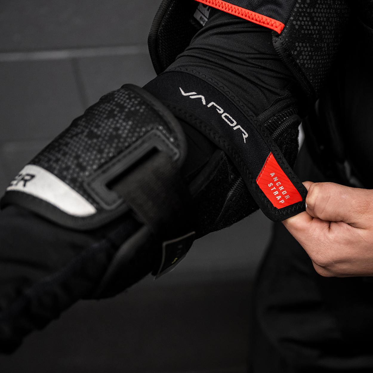 Bauer S25 Vapor FLY40 Elbow Pad Senior - On Ice